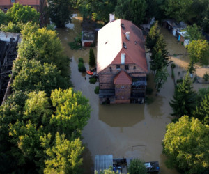 Fala kulminacyjna przechodzi przez Oławę