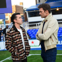 Rob McElhenney i Tom Brady na meczu Birmingham - Wrexham