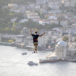 Estończyk przemierzył kontynenty na slackline