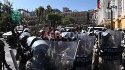 Bolivia military police close Plaza Murillo as troops deploy outside presidency - AFP