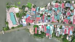 Hundreds living in floodwater in Vietnam - AFP