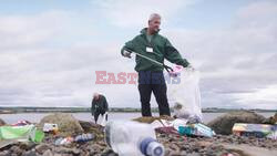 Plastic Bag Waste on UK Beaches Drops 80% Since Charge