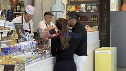 *EXCLUSIVE* Eva Longoria and husband José Antonio Baston have coffee and some snacks at a café in Venice