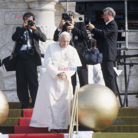 Papież Jan Paweł II za granicą