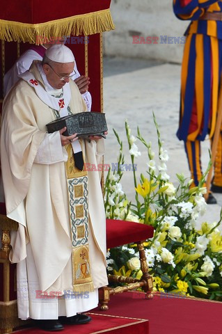 Papież pokazał relikwie św. Piotra