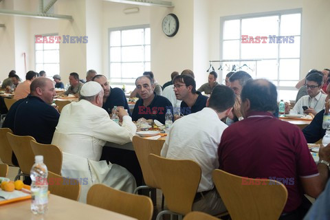 Papiez Franciszek na obiedzie w kantynie