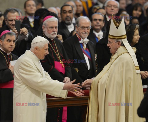 Pope Emeritus Benedykt XVI na wręczeniu biretów nowym kardynałom