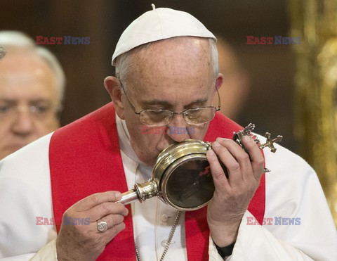 Papież Franciszek z wizytą w Pompejach i Neapolu