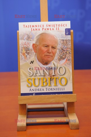 Andrea Tornielli autor książki Santo Subito