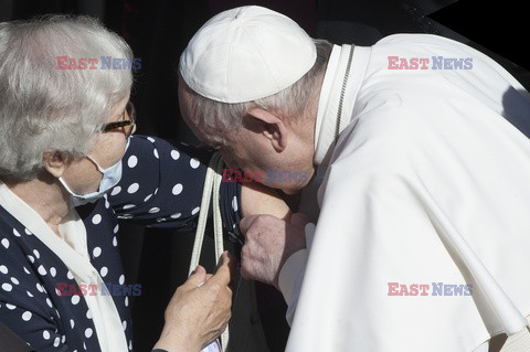 Papież Franciszek ucałował numer obozowy Lidii Maksymowicz