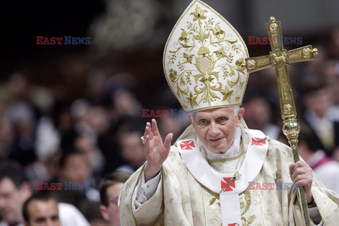 Papież Benedykt XVI przewodniczy uroczystej pasterce