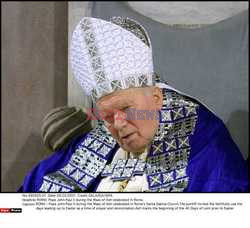 ROMA: Pope John-Paul II during the Mass of Ash celebrated in Rome.