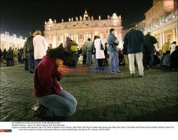 Prayers in Saint Peter's Square, Pope John Paul II has just died