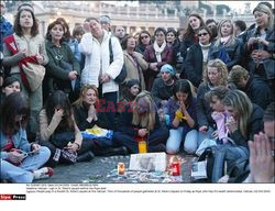 Prayers in Saint Peter's Square, Pope John Paul II has just died