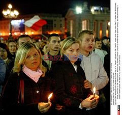 Prayers in Saint Peter's Square, Pope John Paul II has just died