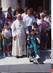 ROME:JEAN-PAUL II RECOIT ENFANTS DE       SARAJEVO