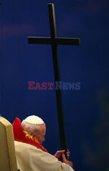 ITALY-POPE-CROSS