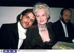 PROJEKTANTKA MODY VIVIENNE WESTWOOD Z MEZEM ANDREASEM KRONTHALEREM NA ROZDANIU NAGROD PARIS FASHION VENUS AWARDS