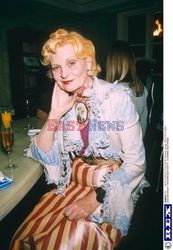 PROJEKTANTKA MODY VIVIENNE WESTWOOD Z MEZEM ANDREASEM KRONTHALEREM NA ROZDANIU NAGROD PARIS FASHION VENUS AWARDS