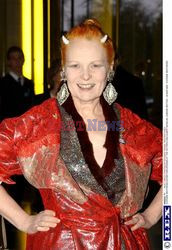 PROJEKTANTKA MODY VIVIENNE WESTWOOD Z MEZEM ANDREASEM KRONTHALEREM NA ROZDANIU NAGROD PARIS FASHION VENUS AWARDS