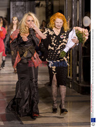 Pamela Anderson prezentuje kreacje Vivienne Westwood