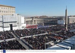 Pożegnanie Benedykta XVI na Placu Św. Piotra