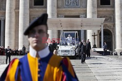 Pożegnanie Benedykta XVI na Placu Św. Piotra