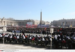 Pożegnanie Benedykta XVI na Placu Św. Piotra