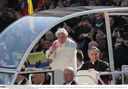 Pożegnanie Benedykta XVI na Placu Św. Piotra