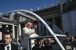 Pożegnanie Benedykta XVI na Placu Św. Piotra