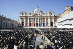 Pożegnanie Benedykta XVI na Placu Św. Piotra