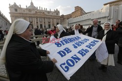 Pożegnanie Benedykta XVI na Placu Św. Piotra