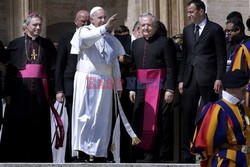 Papież Franciszek podczas audiencji na Placu św. Piotra