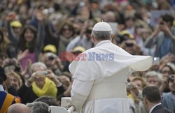 Papież Franciszek podczas audiencji na Placu św. Piotra