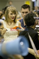 Taylor Swift na lotnisku w Japonii