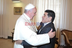 Papiez Franciszek spotkal sie z Diego Maradona