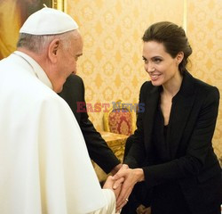 Papież Franciszek obejrzał z Angeliną Jolie jej nowy film