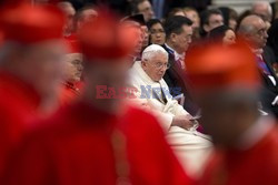 Pope Emeritus Benedykt XVI na wręczeniu biretów nowym kardynałom