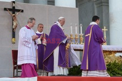 Papież Franciszek z wizytą w Pompejach i Neapolu