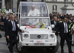 Papież Franciszek z wizytą w Pompejach i Neapolu