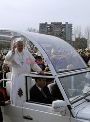 Papież Franciszek z wizytą w Pompejach i Neapolu