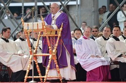 Papież Franciszek z wizytą w Pompejach i Neapolu