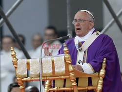 Papież Franciszek z wizytą w Pompejach i Neapolu