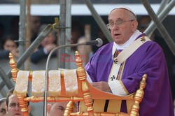 Papież Franciszek z wizytą w Pompejach i Neapolu