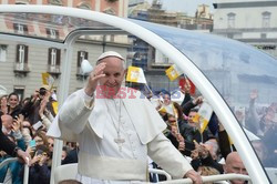 Papież Franciszek z wizytą w Pompejach i Neapolu