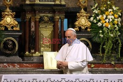 Papież Franciszek z wizytą w Pompejach i Neapolu