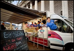 Paryskie food trucki - Le Figaro