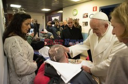 Papież Franciszek z wizytą w domu opieki