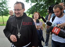 Komisja Watykańska i BOR na Błoniach Krakowskich