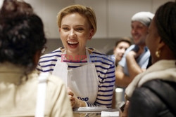 Scarlett Johansson na otwarciu sklepu yummy Pop w Paryżu